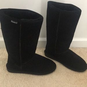 BearPaw Black Boots with Fuzzy Lining
